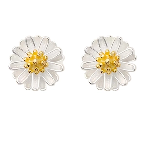Elegant S925 sterling silver daisy stud earrings with white petals and yellow centers
