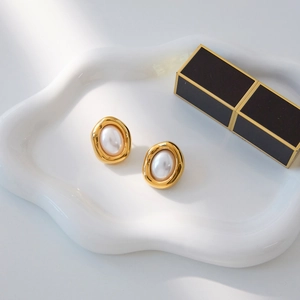 Minimalist 18k gold plated stainless steel resin pearl earrings on ceramic tray