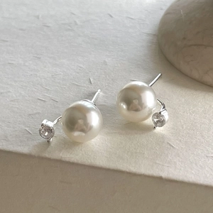 Elegant 925 sterling silver pearl stud earrings with sparkling cubic zirconia accents