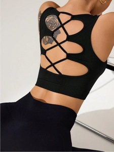 Nauwsluitende zwarte yoga sporttop met gekruiste rugbanden en geribbelde zoom dames