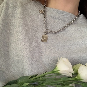 Collar hip-hop de acero inoxidable plateado con cierre OT y colgante cuadrado de metal