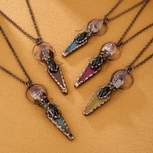 Juego de cinco collares retro de bronce con amatista y piedras de ágata en flecha