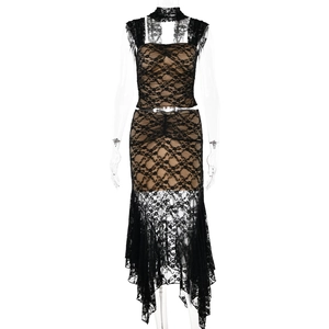 Ensemble sexy deux pièces en dentelle noire avec haut caraco et jupe à ourlet irrégulier