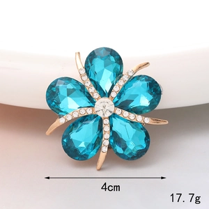 Detail view of 4cm blue rhinestone flower brooch with 17.7g weight on gold base