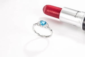 Close-up of S925 silver heart ring with blue gemstone and Celtic knot design details