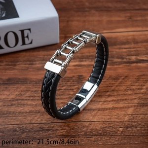 Detailed view of men's leather bike chain bracelet with magnetic clasp and 21.5cm length