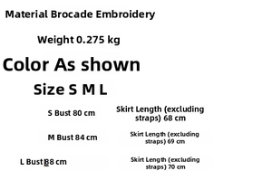 Détails de la broderie complexe et texture du tissu sur la robe dos nu licou