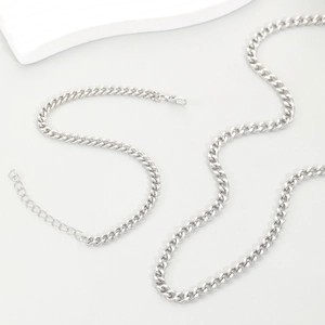 Collana a catena a maglie cubane argento minimalista con chiusura a moschettone regolabile