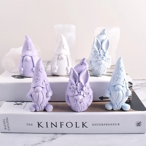 Détails macro des moules en silicone pour nains de Pâques avec oreilles de lapin