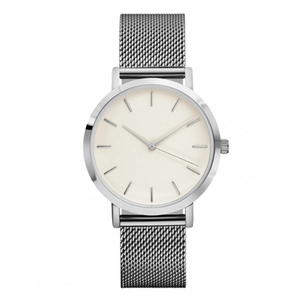 Vue de face de la montre en maille d'acier argentée avec cadran rond au style minimaliste