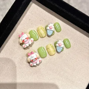 Faux Ongles à Presser 3D Cartoon Chiot Glace Peints à la Main Courts Ronds Vert Jaune Motif Quadrillage Couverture Totale