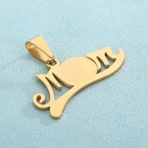 Pendentif lettre Mom en acier inoxydable doré pour collier de la fête des mères