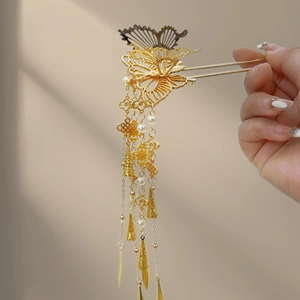 Golden butterfly U-shaped hair pin with long pearl tassels in traditional Chinese style