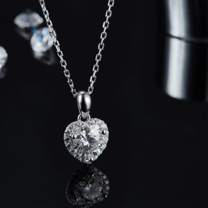 Collana con pendente a cuore in moissanite da 1 carato in argento sterling S925