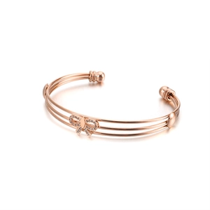 Bracelet jonc multicouche en or rose avec motifs papillons en strass brillants