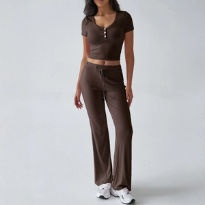 Set due pezzi Y2K in maglia da donna con top marrone a maniche corte e pantaloni
