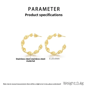 Detailed view of golden twisted hoop earrings with 25x4mm dimensions and 3.4g weight