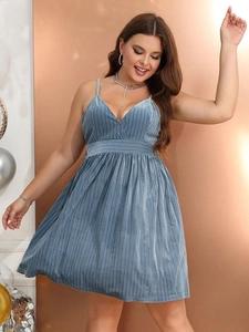 Robe Courte Grande Taille Col En V Sans Manches Bretelles Spaghetti Texture Ondulée Plissé Velours Sexy Fête Élégant