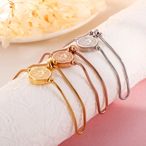 Adjustable snake chain bracelet with Saint Benedict medal in gold and rose gold finishes