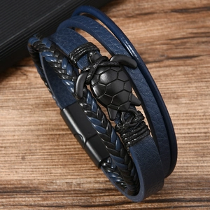Mehrlagiges marineblaues Lederarmband mit schwarzer Schildkröte und Magnetverschluss