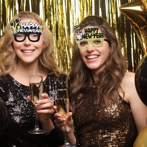 Sparkly Happy New Year glasses for 2026 party celebrations with gold and black glitter finish