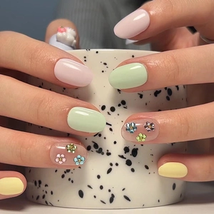 Short Round Press On Nails Macaron Color With 3D Rabbit Strawberry Rhinestone Flower Cute Easter Style For Women