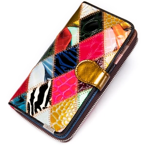 Portefeuille élégant en cuir véritable multicolore avec textures crocodile et serpent