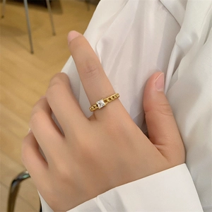 18K gold plated chain ring for women featuring a square zircon center stone on a hand