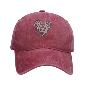 Vintage bordeauxrote Baseballkappe mit Leopardenherz-Druck und Stickerei-Schriftzug
