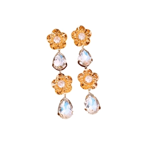Boucles d'oreilles fleurs plaquées or 18 carats avec cristaux gouttes étincelants
