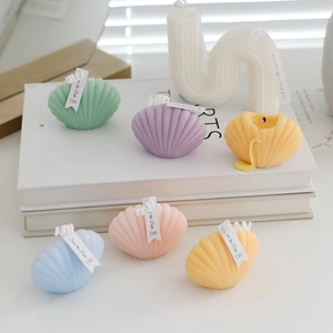 Minimalist shell and U-shaped scented candles in pastel colors for wedding gifts