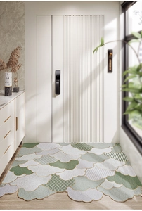 Vue détaillée du tapis nordique en PVC avec motifs de vagues vertes et bords dorés pour l'entrée