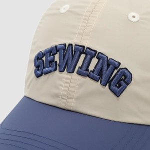 Sneldrogende baseballpet voor jongens in beige en blauw met SEWING-borduursel vooraan