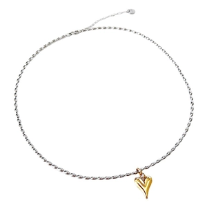 Collier minimaliste à billes argentées avec pendentif cœur 3D en finition miroir