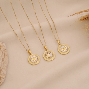 Collana lussuosa placcata in oro 18 carati con ciondoli a cuore, luna e farfalla in madreperla