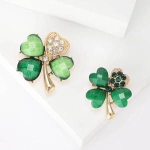Exquisite Alloy Rhinestone Four Leaf Clover Brooch Gold Plated Green Imitation Gemstone Breastpin For Women Clothing Accessories