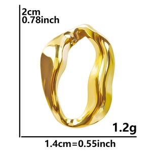 Hammered 18k gold plated 304 stainless steel oval pendant with dimension markings