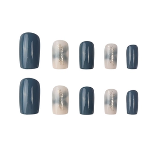 Faux ongles marbrés bleu brumeux avec feuilles d'or et paillettes, lot de 24