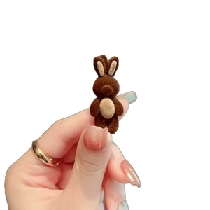 Barrette à cheveux lapin en peluche marron pour femme avec joli design de lapin et pince bec