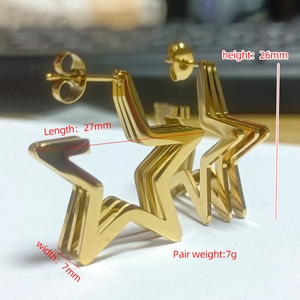 Three-layer gold star earrings in polished stainless steel with 27mm dimensions