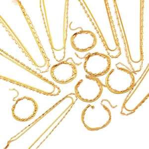 Parure de colliers et bracelets multicouches en acier inoxydable doré 18 carats et cœurs