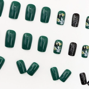 Faux ongles brillants vert émeraude et noir pailleté avec motifs de feuilles blanches