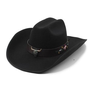 Chapeau de cowboy en laine noire avec broderie florale et détail de tête de taureau en bronze