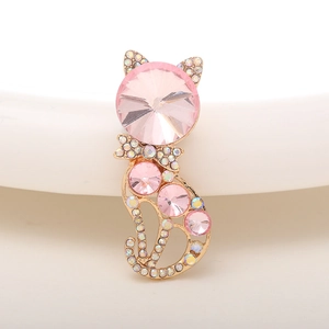 Details des rosa Kristall-Katzenanhängers mit goldener Metalleinlage und Glanz