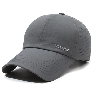 Cappellino sportivo grigio scuro ad asciugatura rapida con fori laser e ricamo NARAS