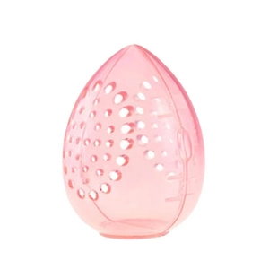 Roze transparante eivormige beautyblender-etui met ventilatiegaten op witte achtergrond