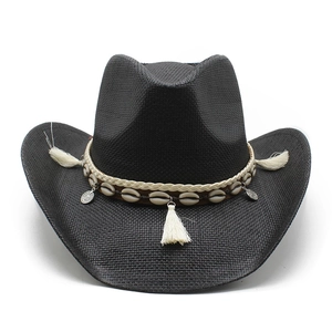 Chapeau de cowboy western ethnique en paille noire avec décorations coquillages et glands
