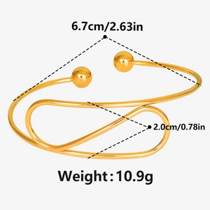Detailed view of gold 304 stainless steel open bangle with size and weight info