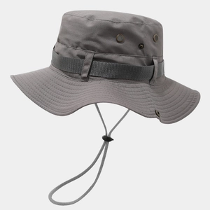 Détail du chapeau de brousse en ripstop gris avec cordon ajustable et œillets d'aération