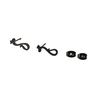 Cute black S-shaped crown snake stud earrings for women with minimalist animal design